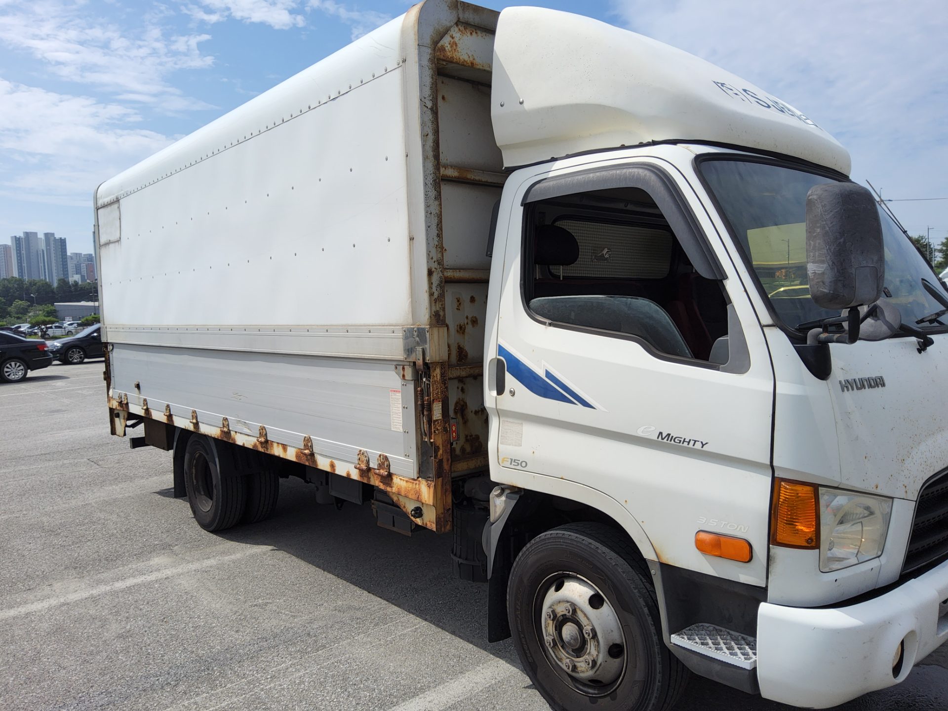 هيونداي E Mighty Wing Body 3.5 طن 2010