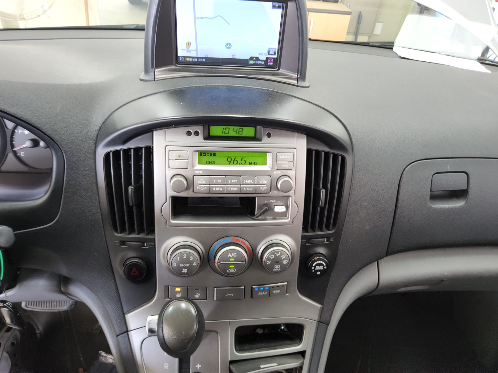 هيونداي جراند ستاركس 12 Seater ديزل Cvx لكجري 2011 فاخر