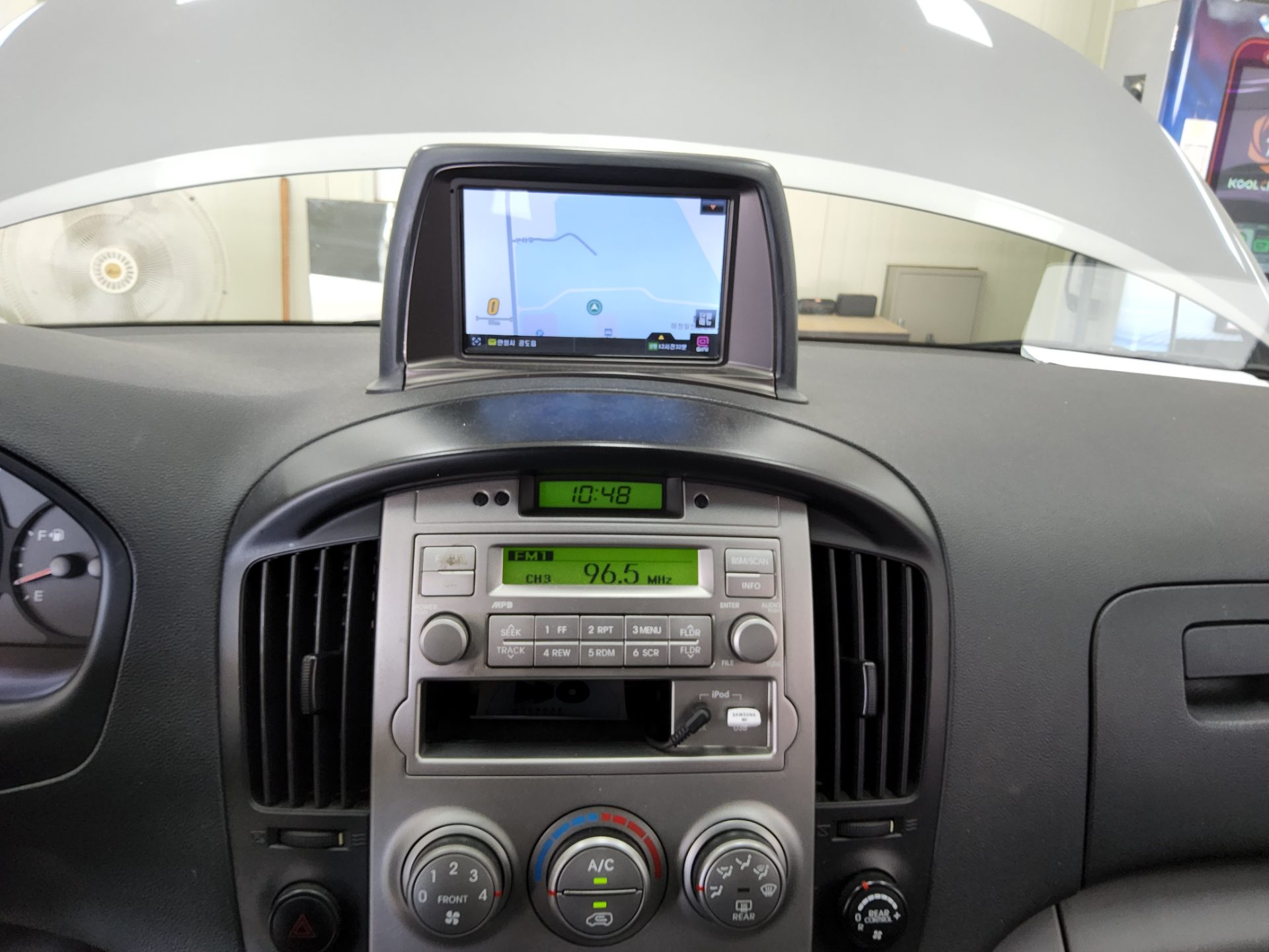 هيونداي جراند ستاركس 12 Seater ديزل Cvx لكجري 2011 فاخر