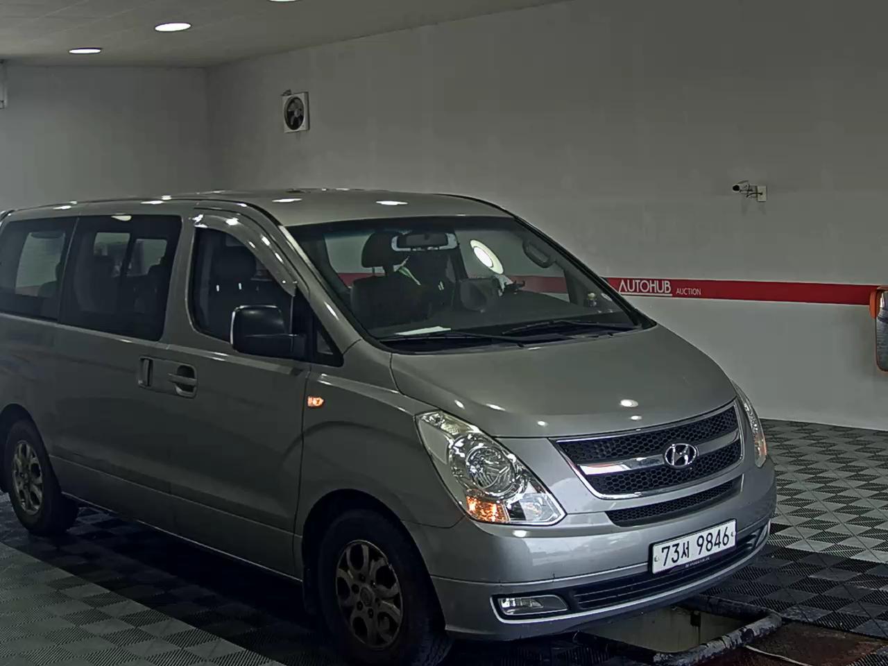 هيونداي جراند ستاركس 12 Seater ديزل Cvx لكجري 2011 فاخر