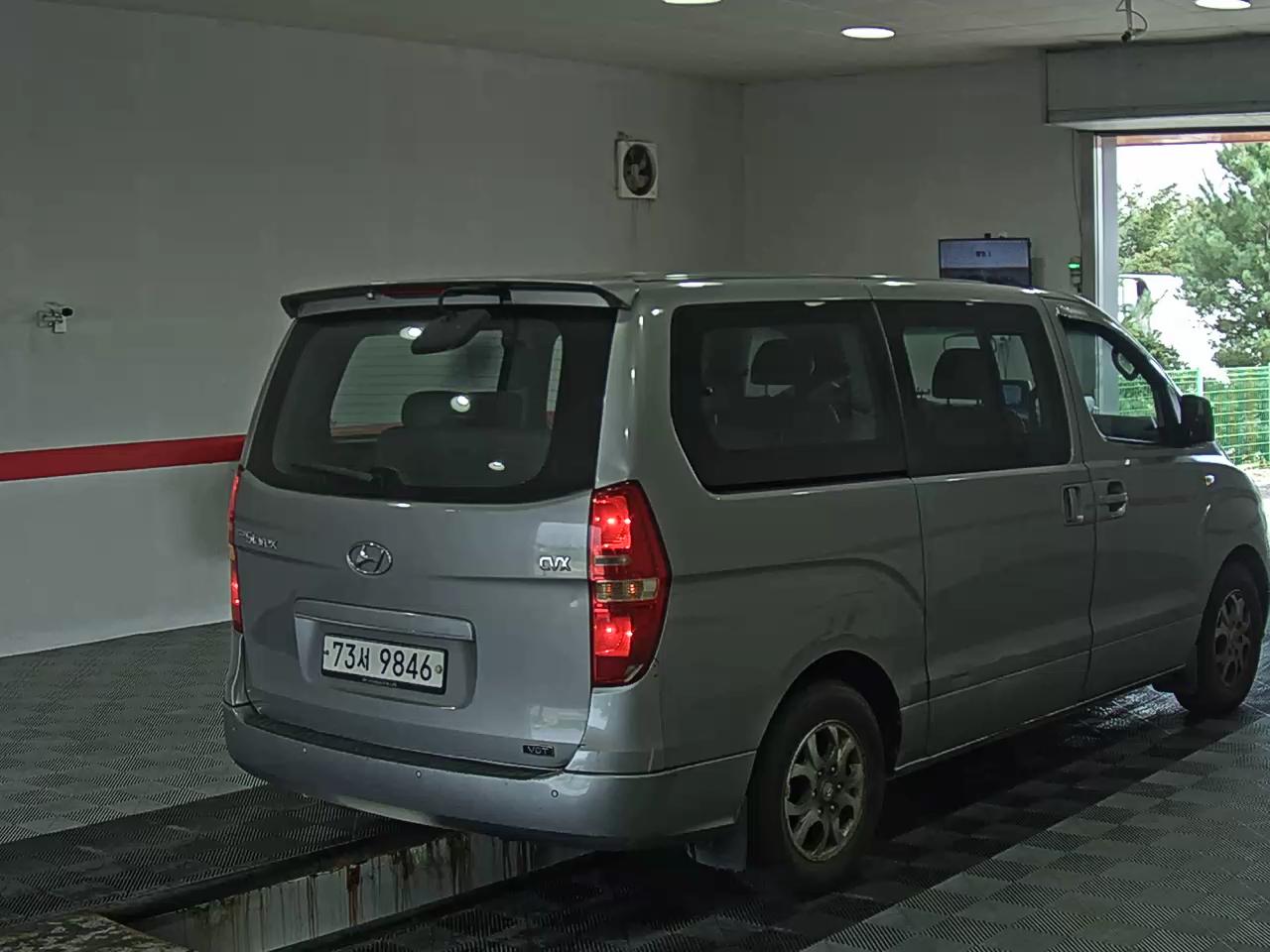هيونداي جراند ستاركس 12 Seater ديزل Cvx لكجري 2011 فاخر