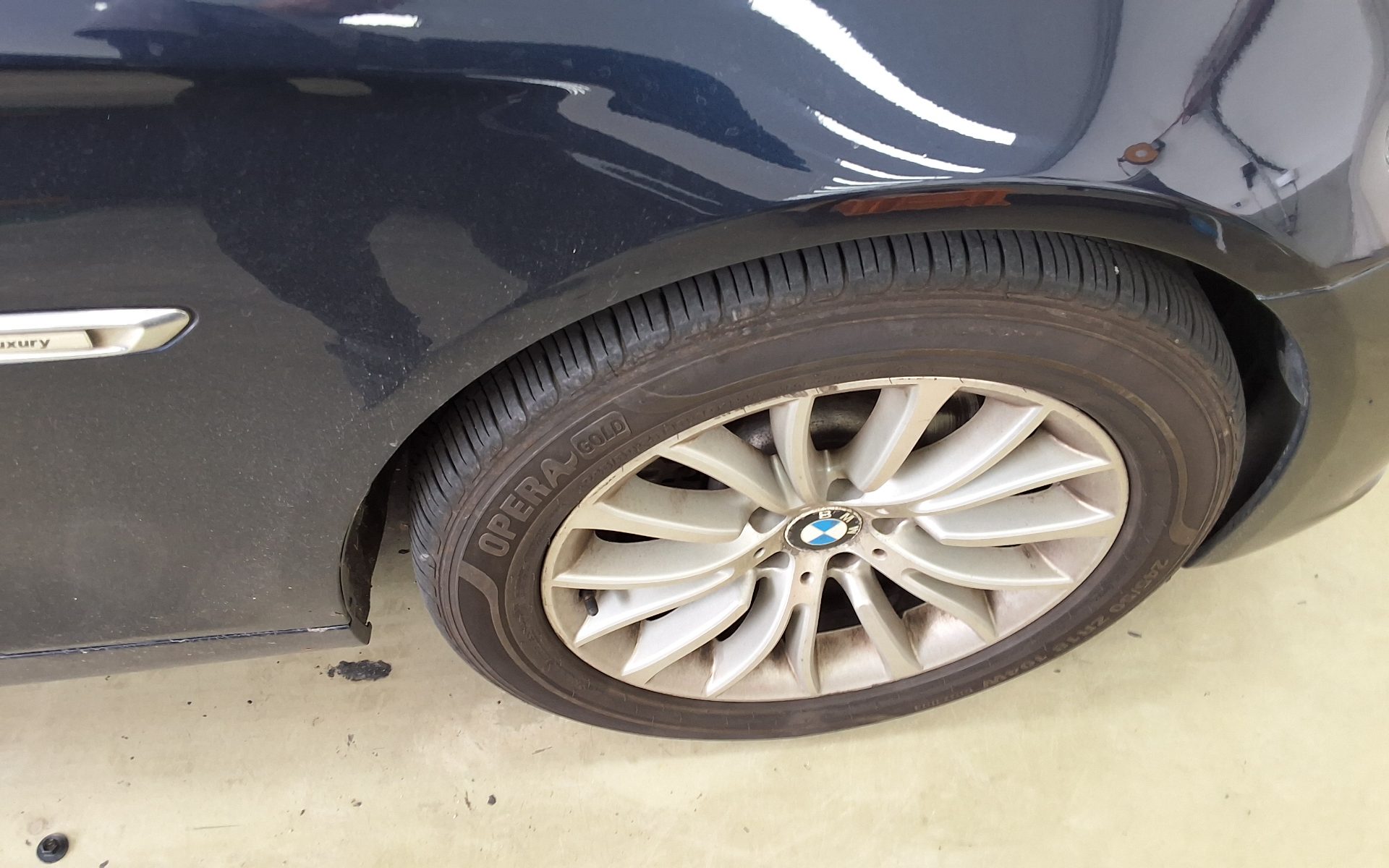 بي إم دبليو 5 Series (6Th Gen) 520D لكجري 2014 فاخر