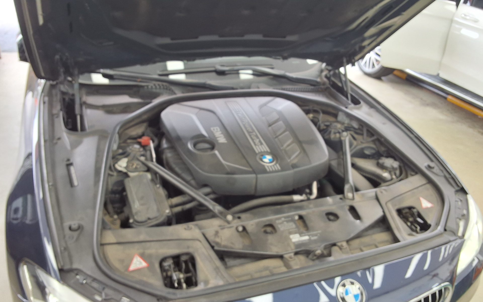 بي إم دبليو 5 Series (6Th Gen) 520D لكجري 2014 فاخر