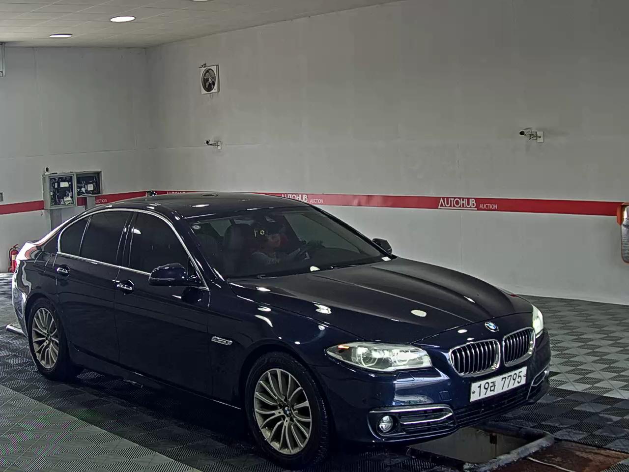 بي إم دبليو 5 Series (6Th Gen) 520D لكجري 2014 فاخر