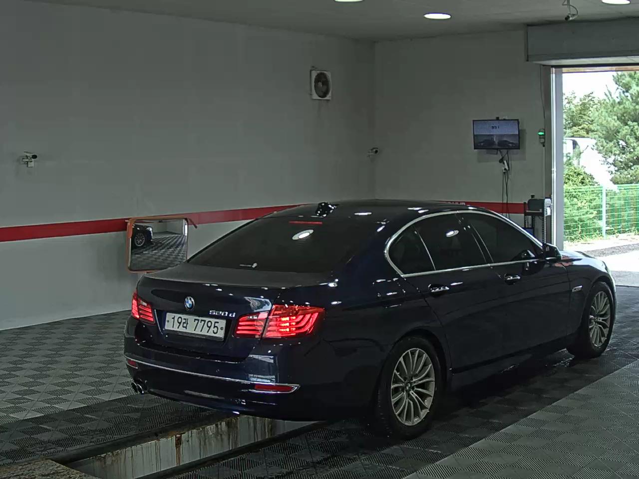 بي إم دبليو 5 Series (6Th Gen) 520D لكجري 2014 فاخر