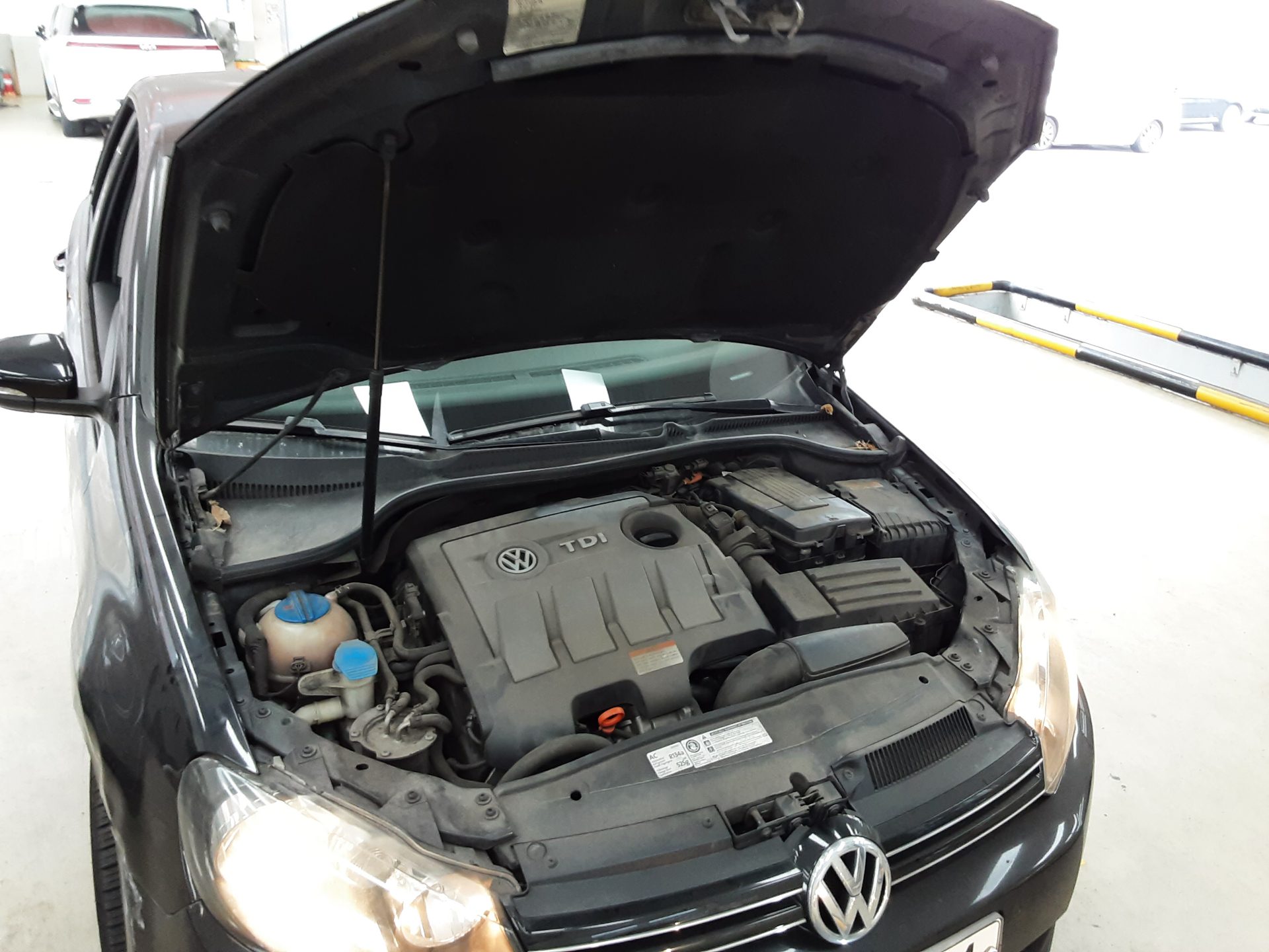 فولكس فاجن جولف (6Th Gen) 1.6 TDI Bluemotion 2012