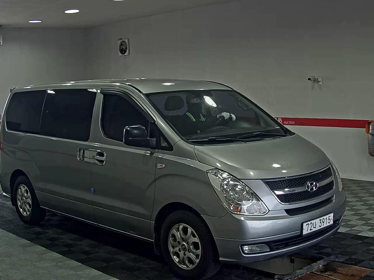 هيونداي جراند ستاركس 12 Seater ديزل Cvx لكجري 2013 فاخر
