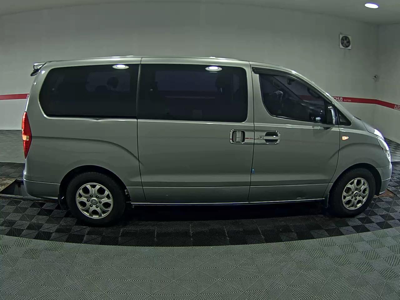 هيونداي جراند ستاركس 12 Seater ديزل Cvx لكجري 2013 فاخر