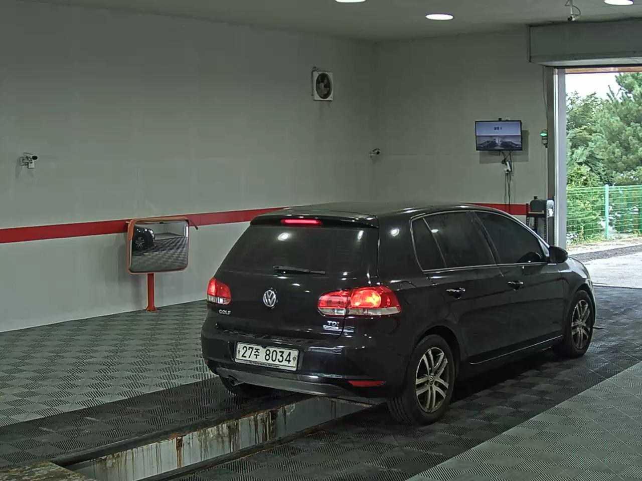 فولكس فاجن جولف (6Th Gen) 1.6 TDI Bluemotion 2012