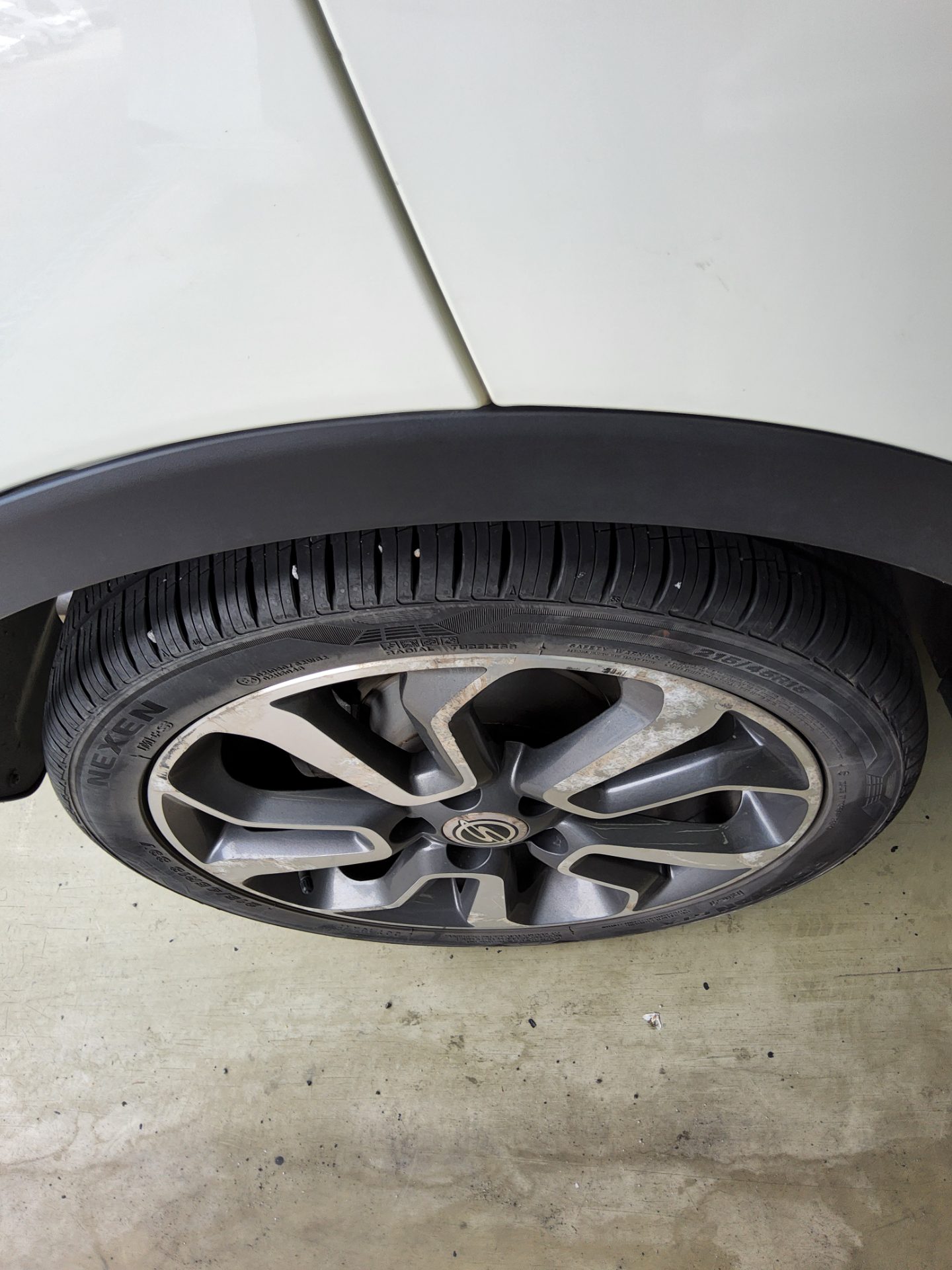 كي جي موبيليتي Mobility (سانج يونج) تيفولي بنزين دفع ثنائي إل إكس لكجري موديل 2015 فاخر