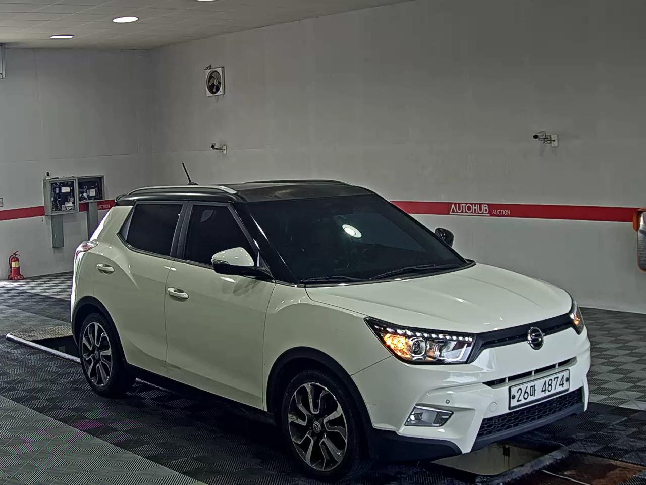 كي جي موبيليتي Mobility (سانج يونج) تيفولي بنزين دفع ثنائي إل إكس لكجري موديل 2015 فاخر