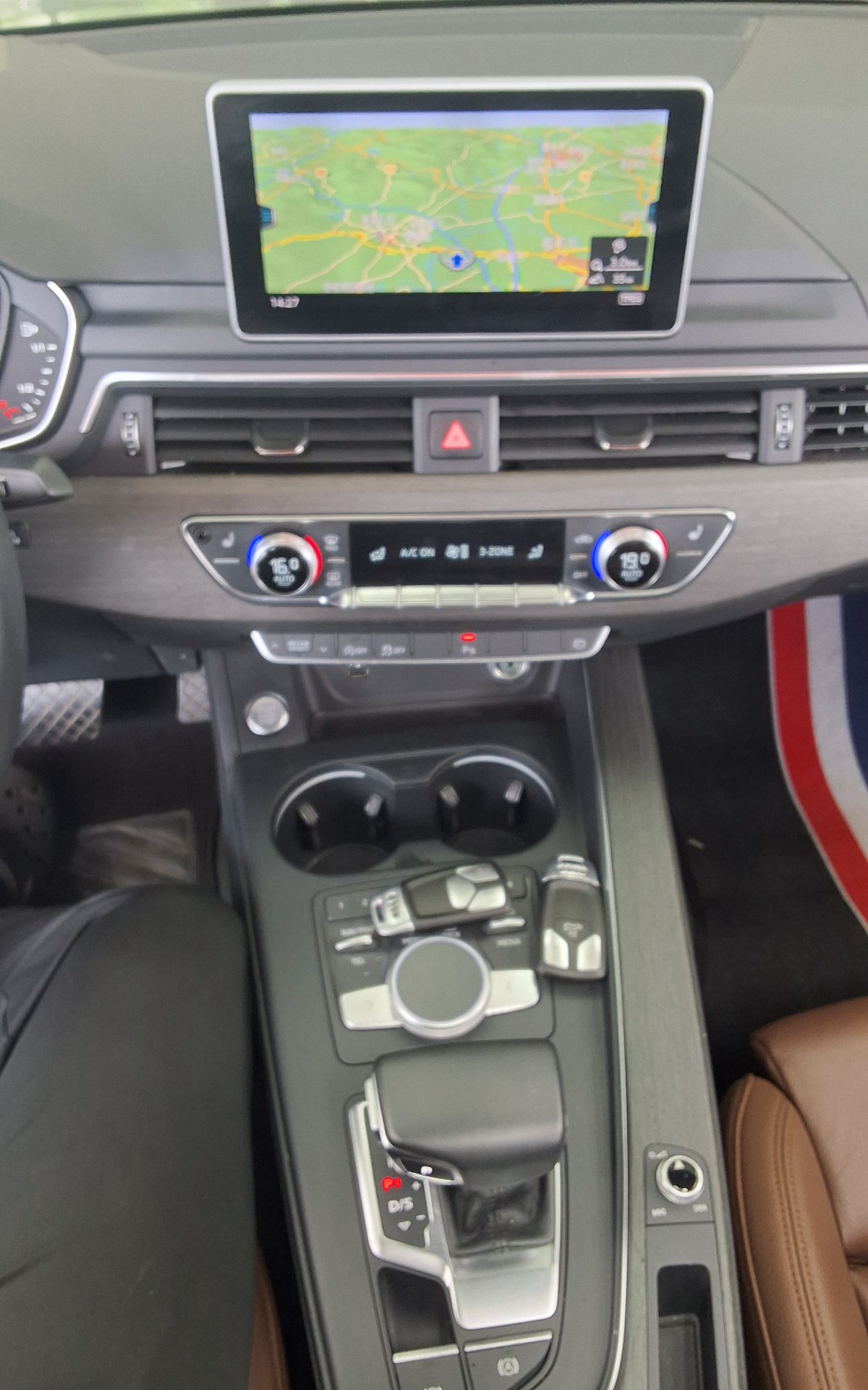 أودي إيه 4 (5Th Gen) 40 Tfsi بريميوم 2019 40 بريميوم