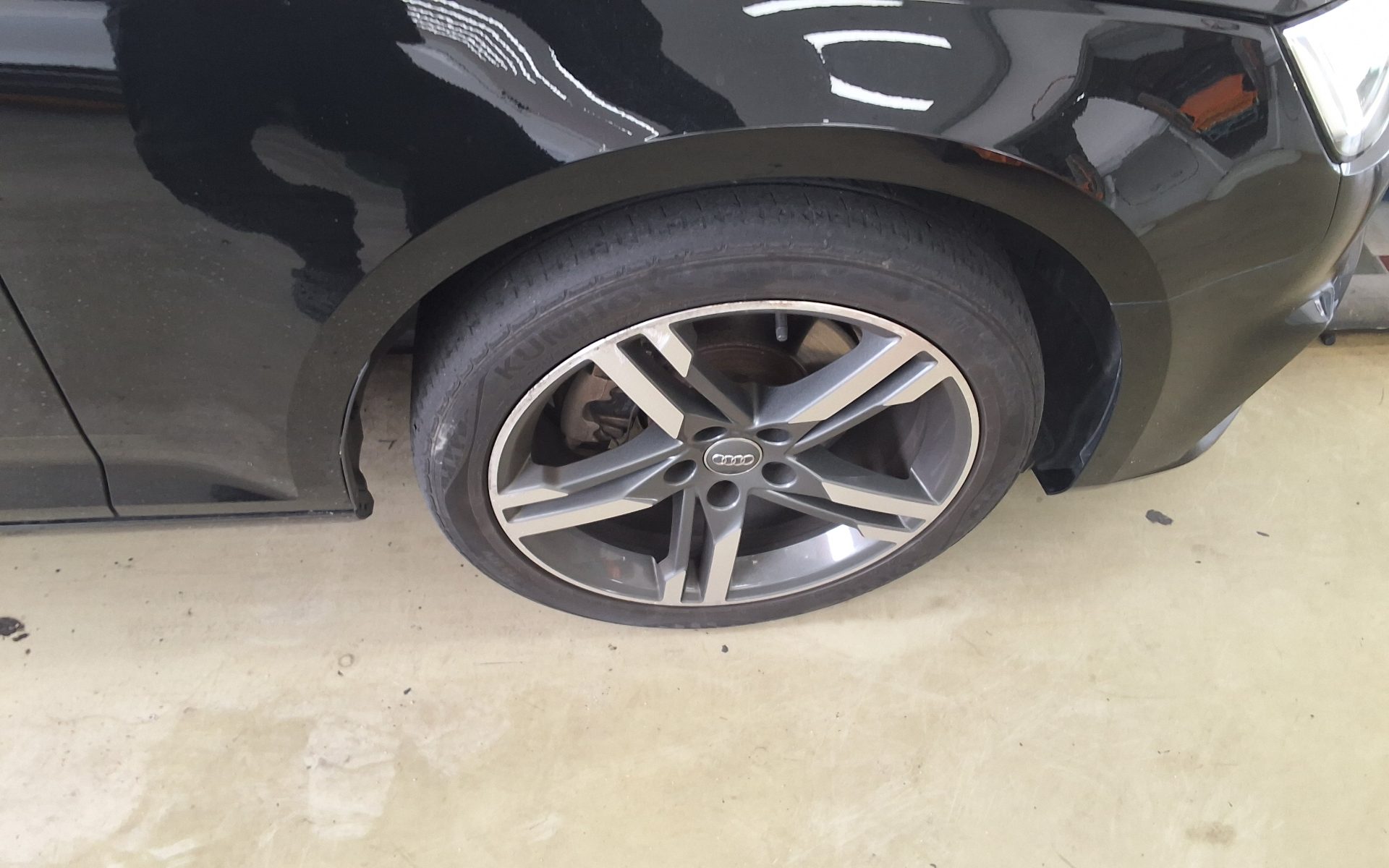 أودي إيه 4 (5Th Gen) 40 Tfsi بريميوم 2019 40 بريميوم