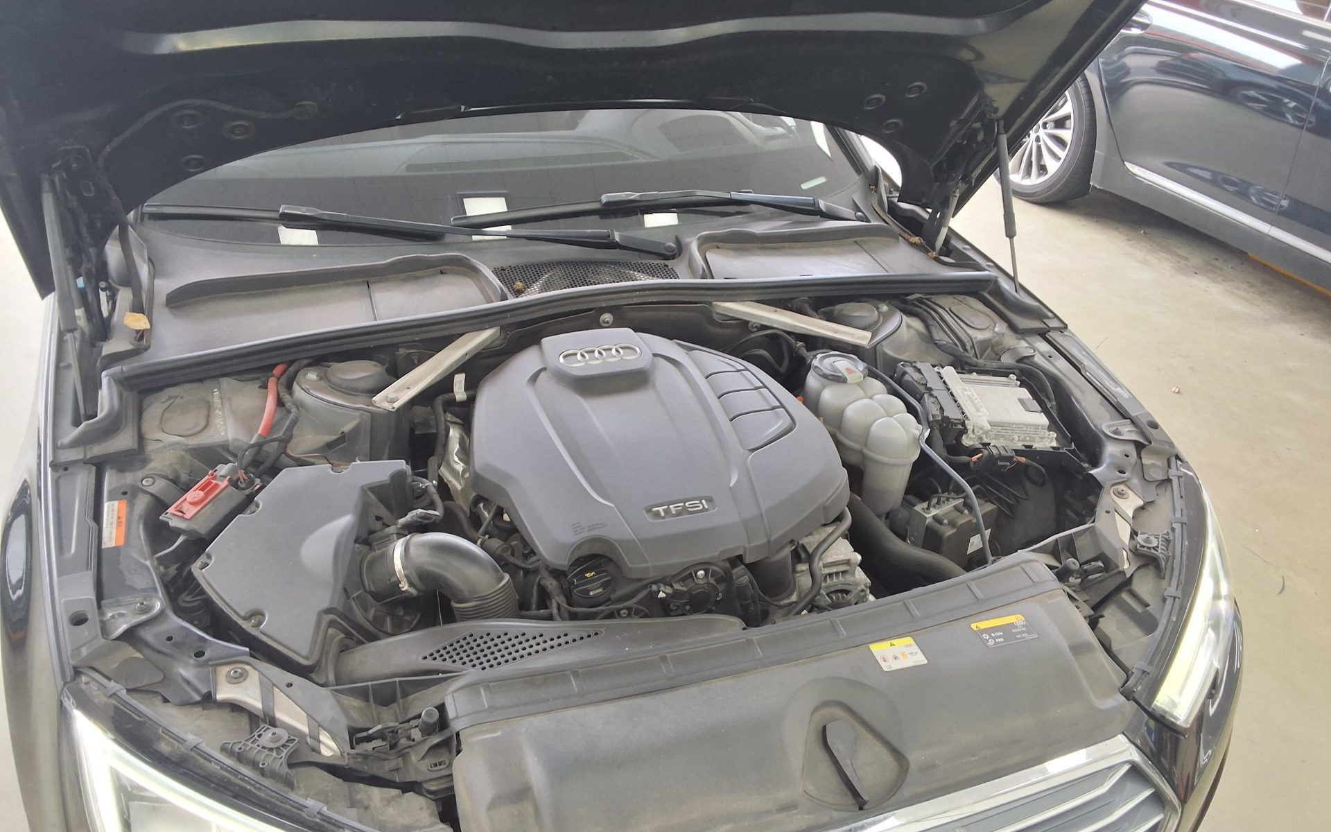 أودي إيه 4 (5Th Gen) 40 Tfsi بريميوم 2019 40 بريميوم