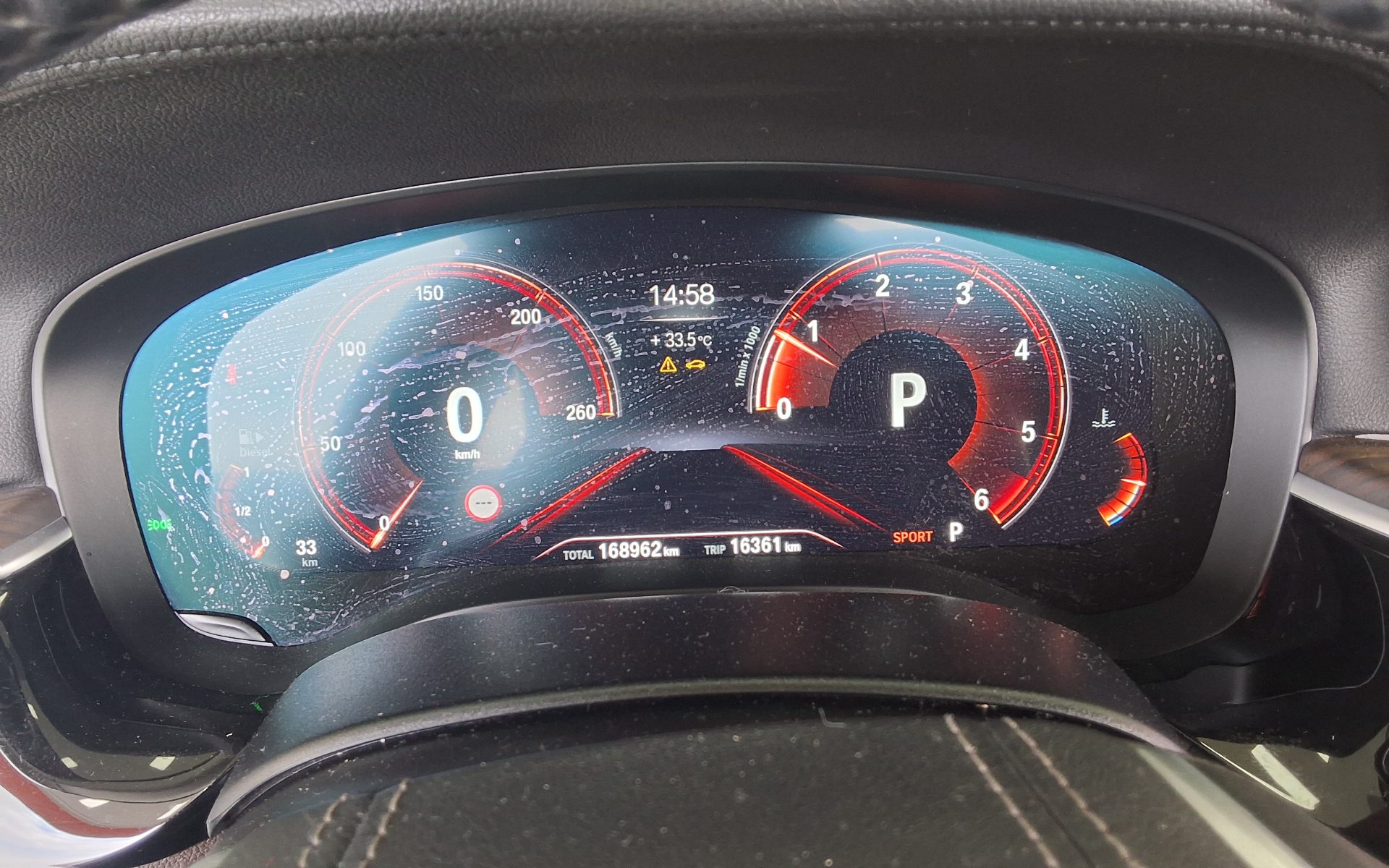 بي إم دبليو 5 Series (7Th Gen) 520D إكس درايف لكجري Line بلس 2019 فاخر LINE PLUS