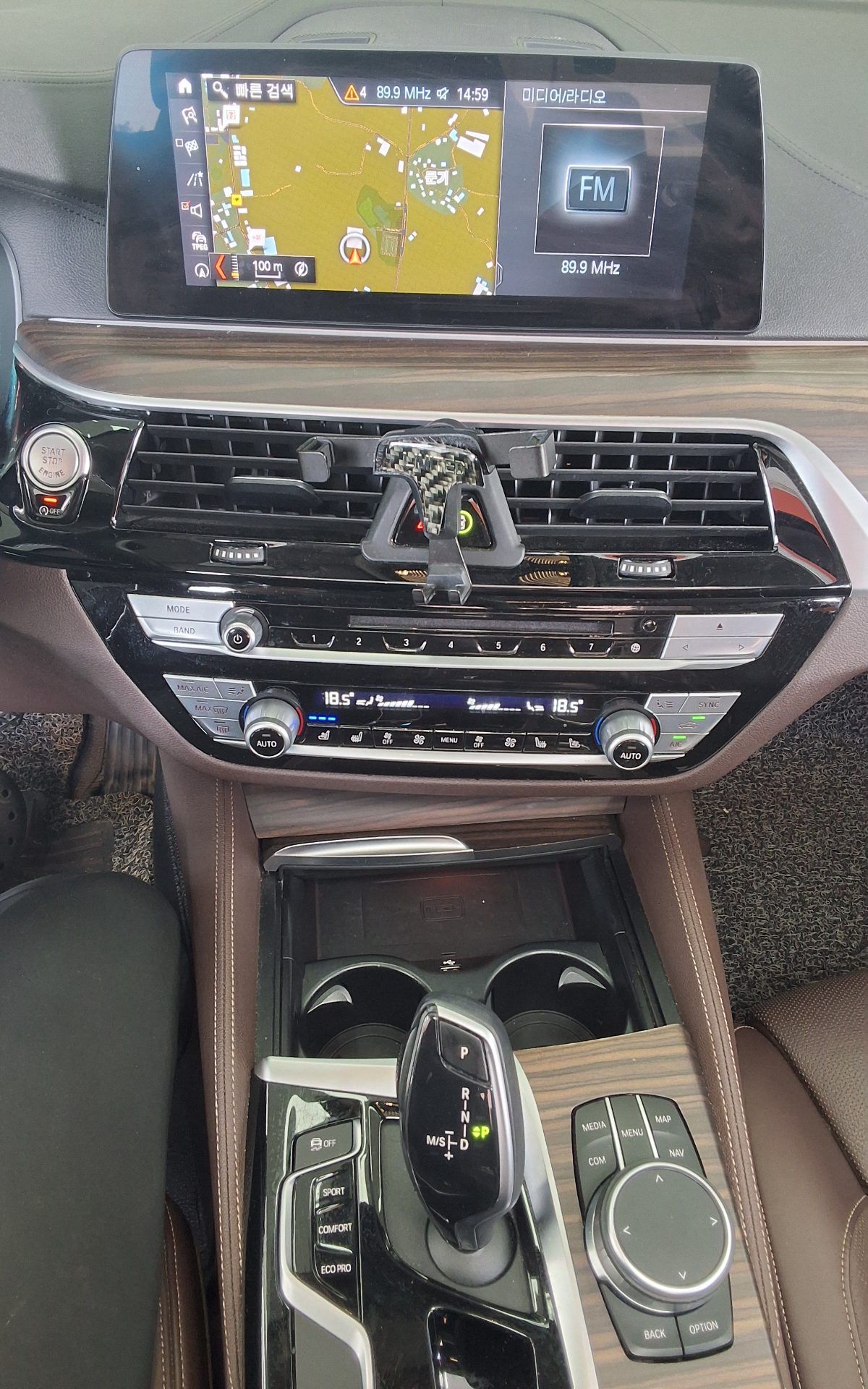 بي إم دبليو 5 Series (7Th Gen) 520D إكس درايف لكجري Line بلس 2019 فاخر LINE PLUS