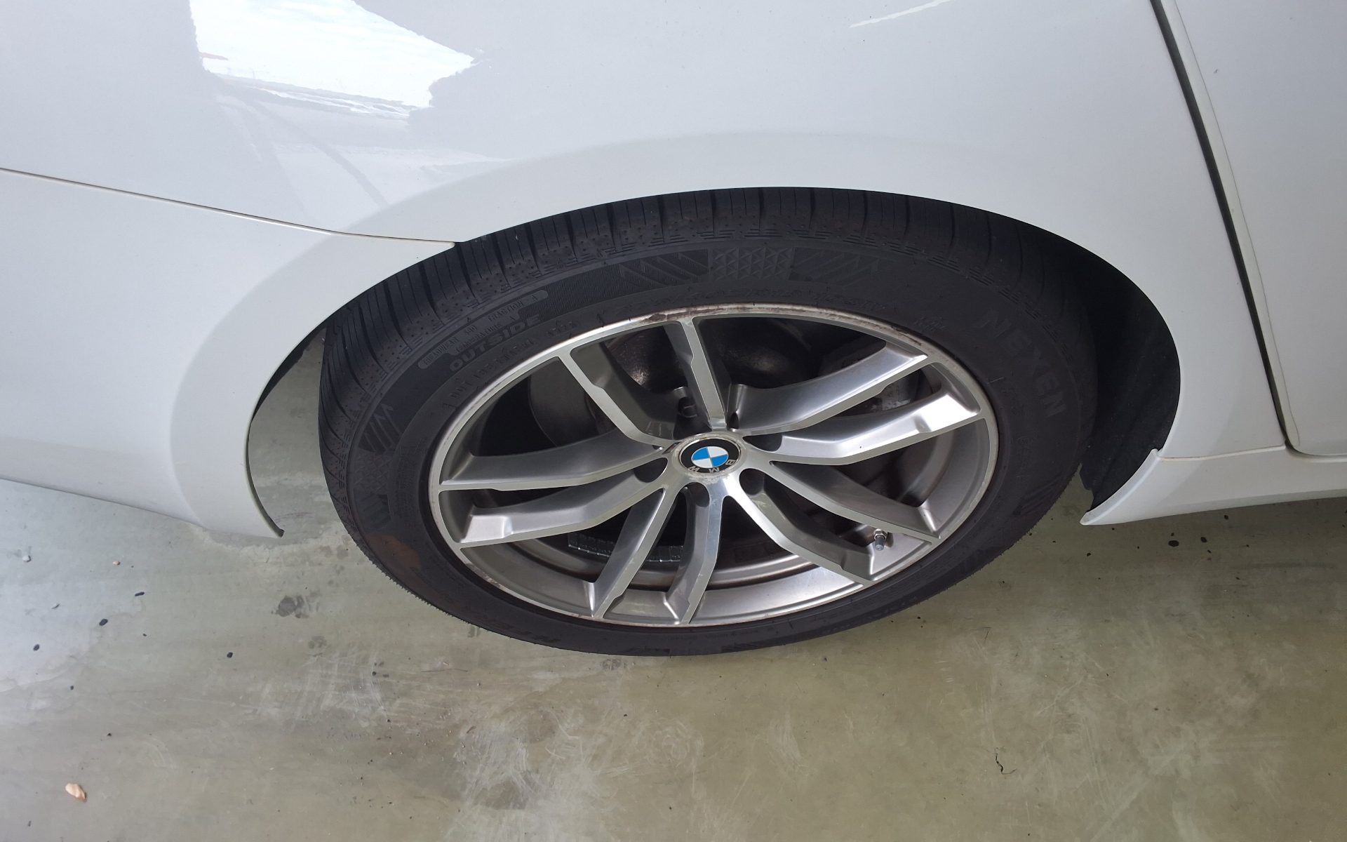 بي إم دبليو 5 Series (7Th Gen) 520D إكس درايف لكجري Line بلس 2019 فاخر LINE PLUS