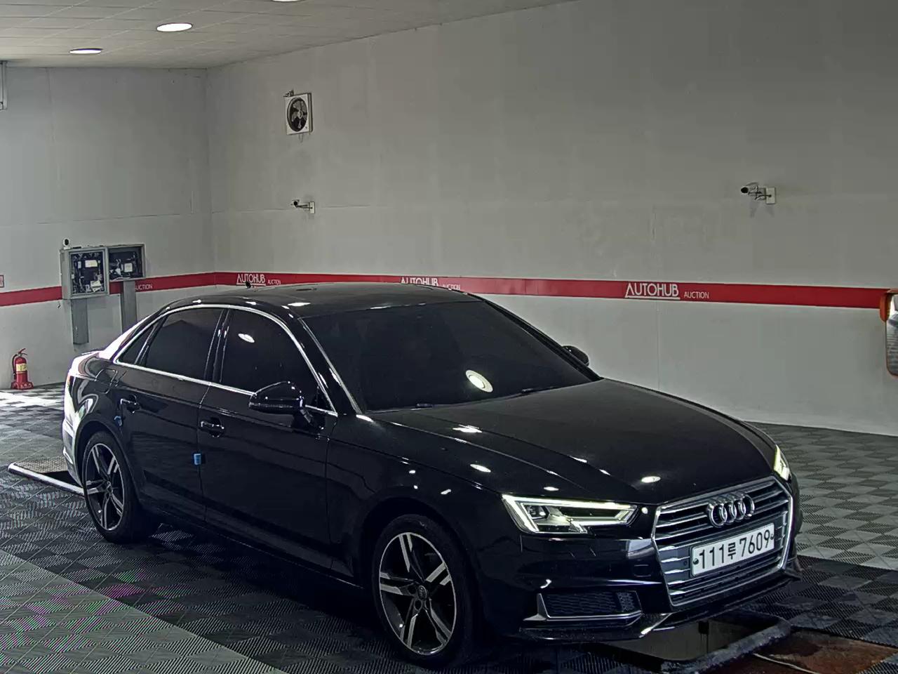 أودي إيه 4 (5Th Gen) 40 Tfsi بريميوم 2019 40 بريميوم
