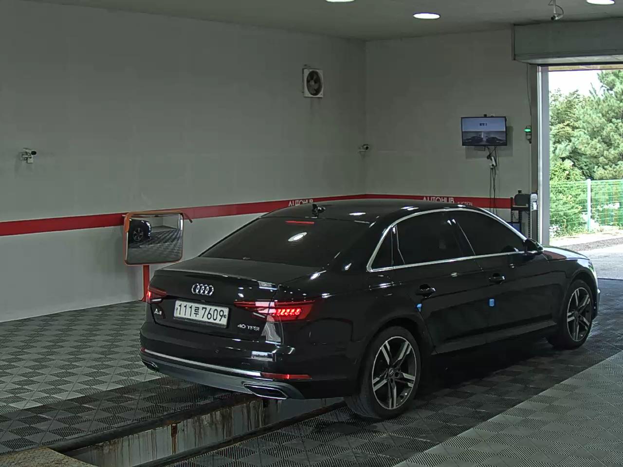 أودي إيه 4 (5Th Gen) 40 Tfsi بريميوم 2019 40 بريميوم