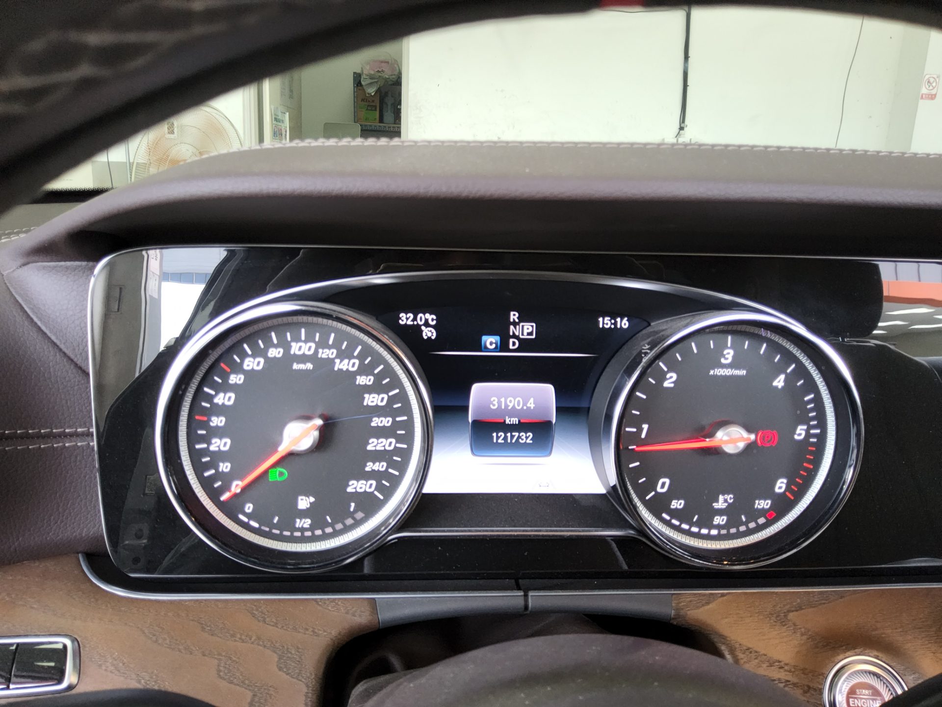 مرسيدس بنز E Class (5Th Gen) E220D فورماتيك إكسكلوسيف 2020 E220d 4MATIC إكسكلوسيف