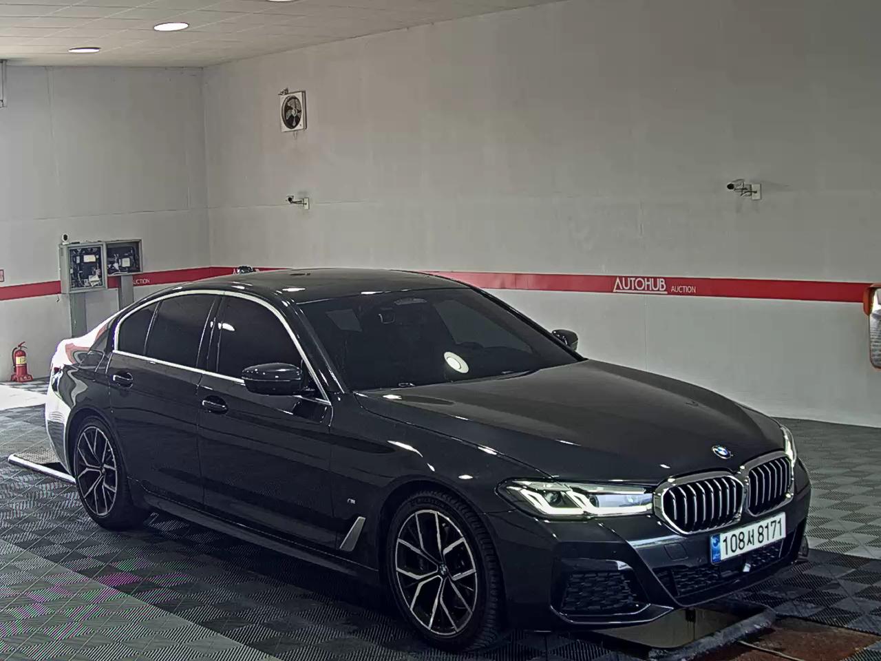 بي إم دبليو 5 Series (7Th Gen) 530I M Sport Pack 2021 SPORT
