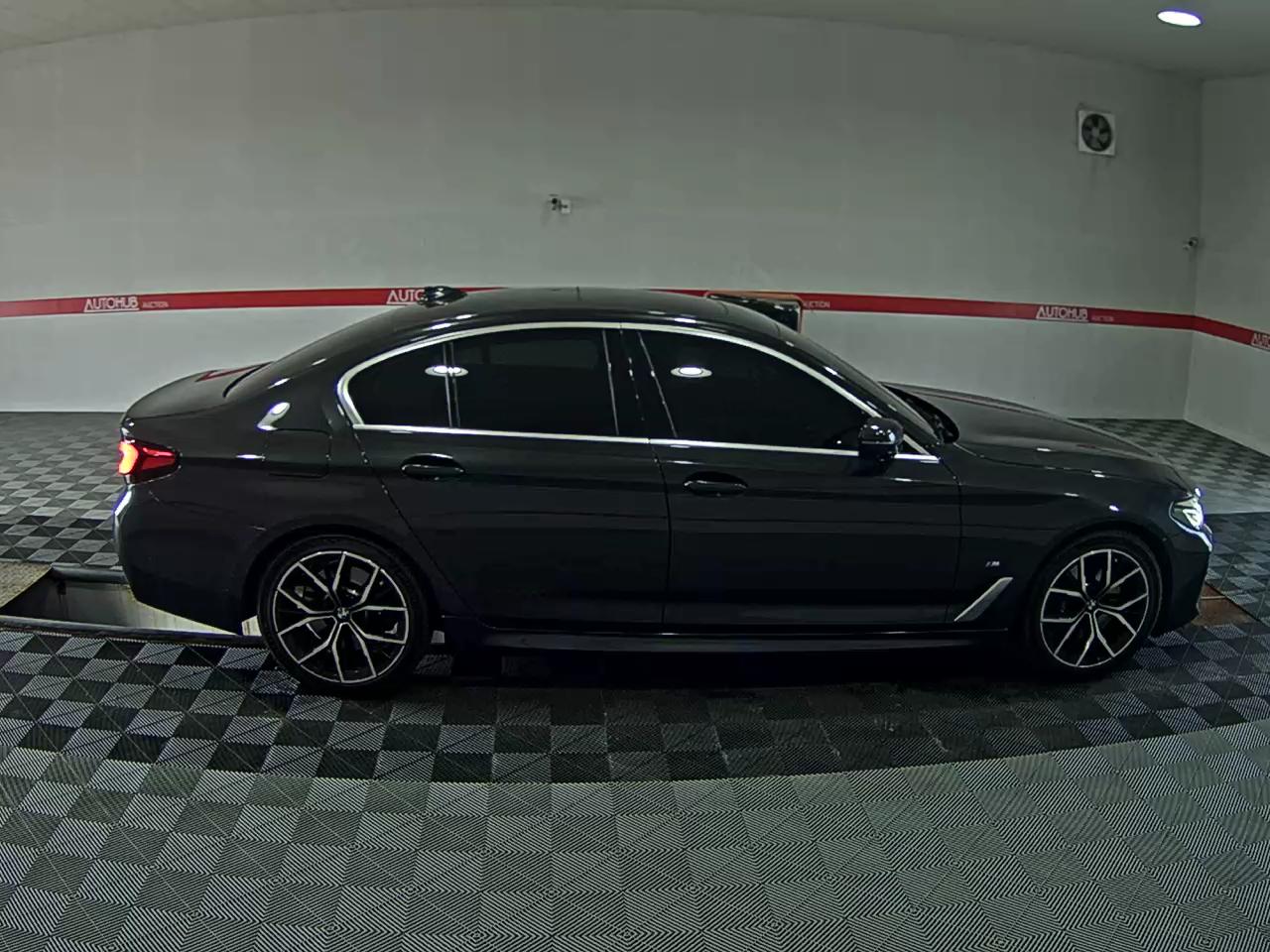 بي إم دبليو 5 Series (7Th Gen) 530I M Sport Pack 2021 SPORT
