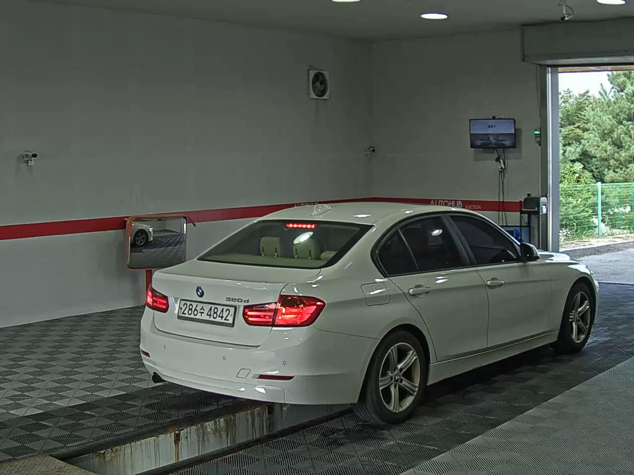بي إم دبليو 3 Series (6Th Gen) 320D 2015 320d