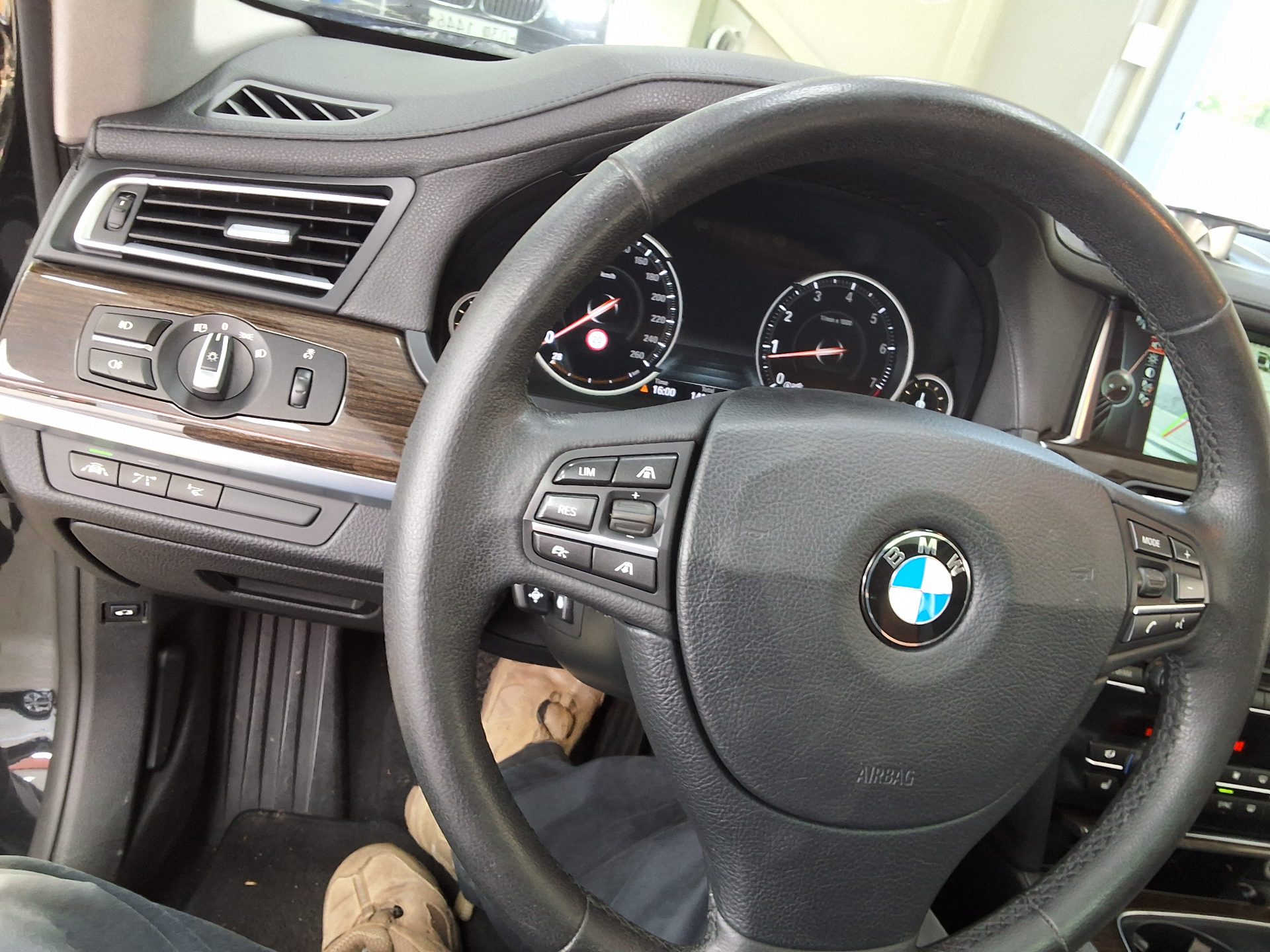 بي إم دبليو 7 Series (5Th Gen) 750Li إكس درايف 2014 750Li