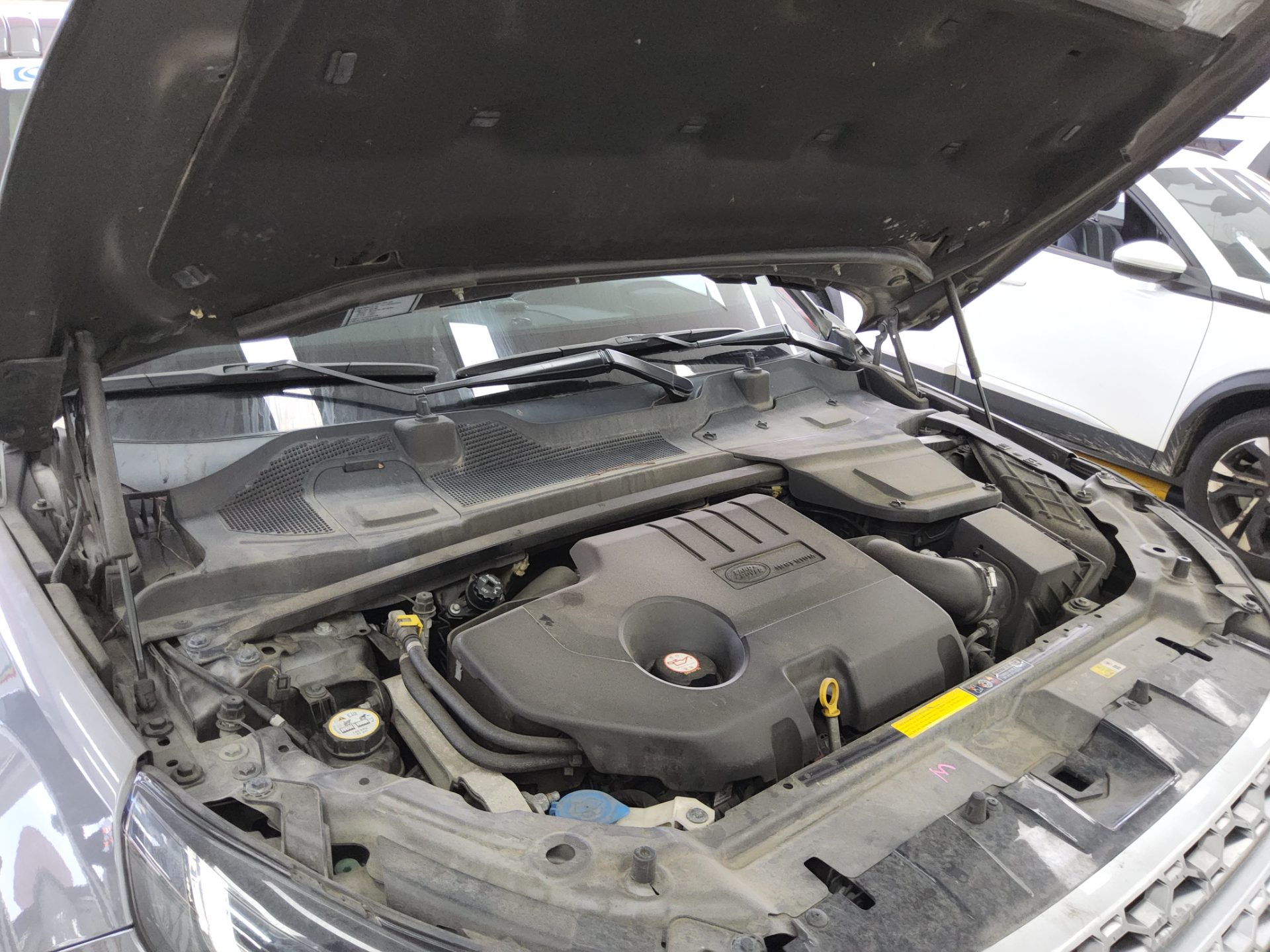 لاند روفر Rover Discovery Sport 2.0 Td4 Hse لكجري 2016 SPORT فاخر