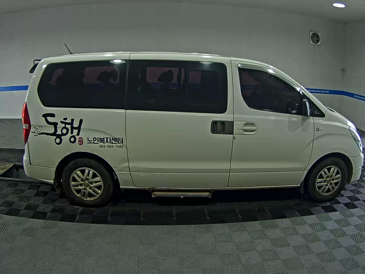 هيونداي جراند ستاركس 12 Seater ديزل سمارت 2017 SMART