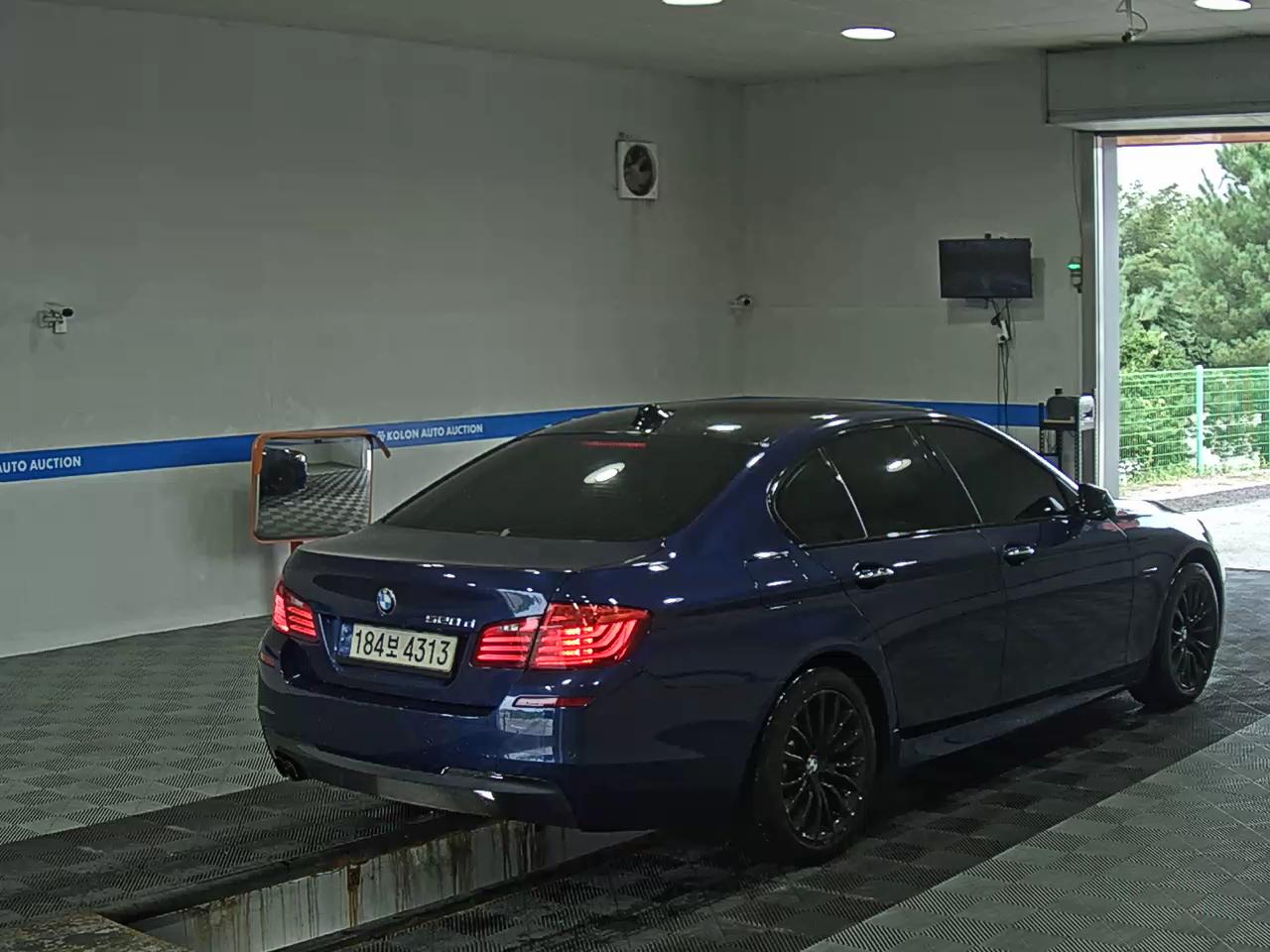 بي إم دبليو 5 Series (6Th Gen) 520D M Aerodynamic 2016 520d