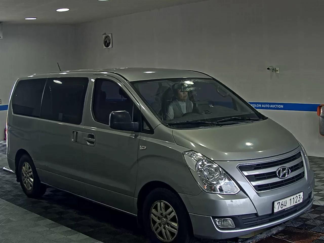 هيونداي جراند ستاركس 12 Seater ديزل سمارت 2017 SMART