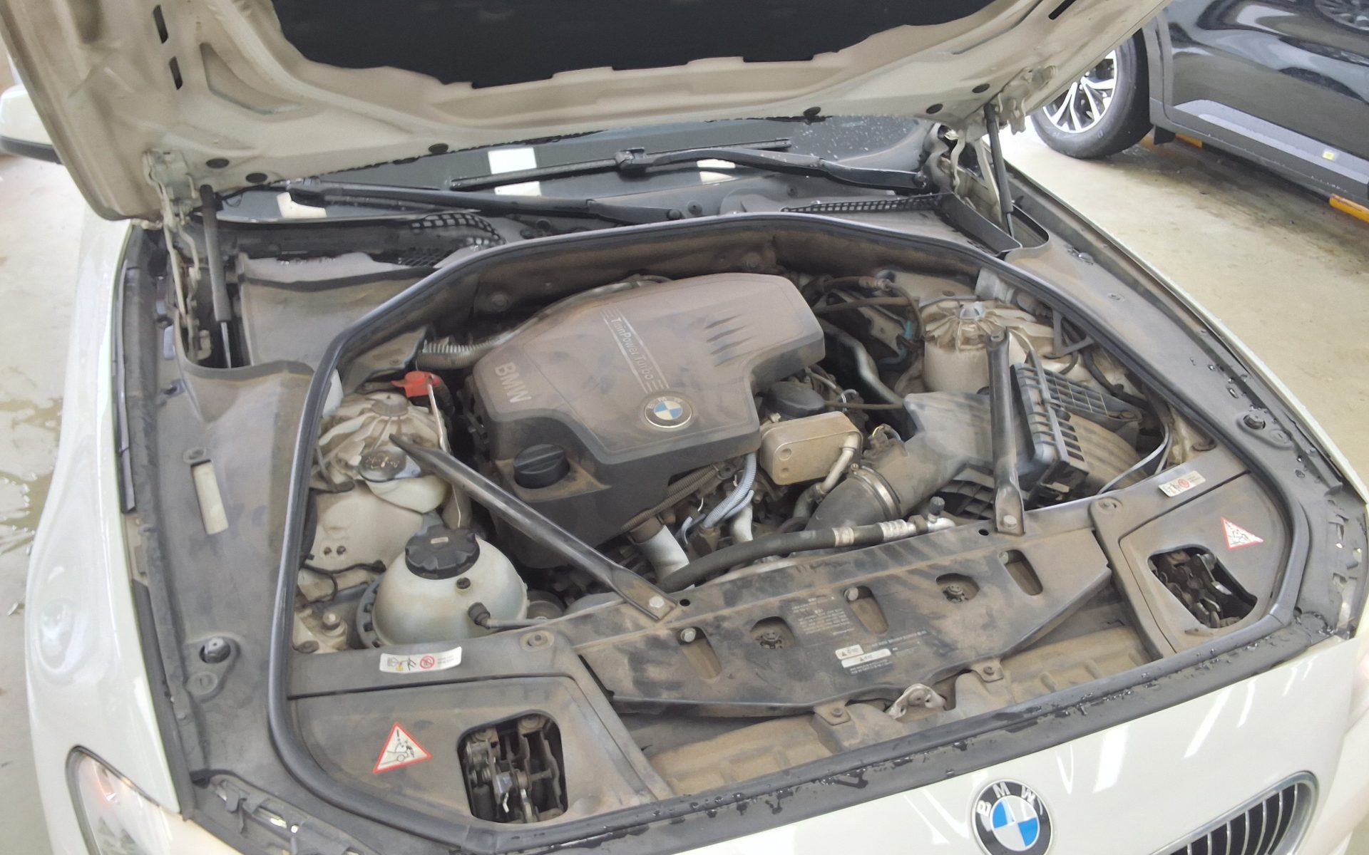 بي إم دبليو 5 Series (6Th Gen) 528I 2012 528i