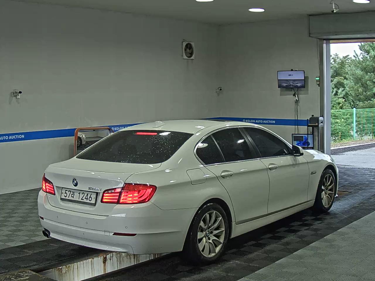 بي إم دبليو 5 Series (6Th Gen) 528I 2012 528i