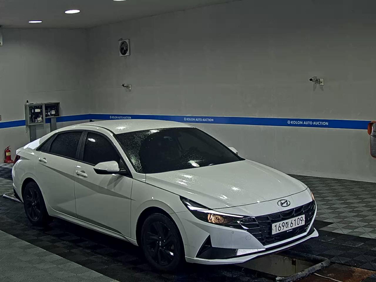 هيونداي أفانتي 2023 MODERN