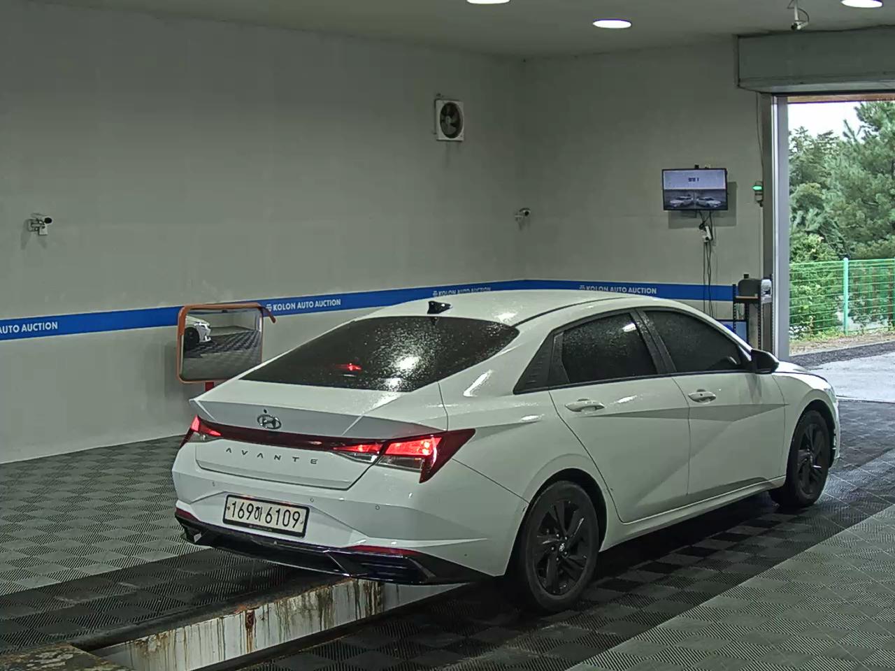 هيونداي أفانتي 2023 MODERN