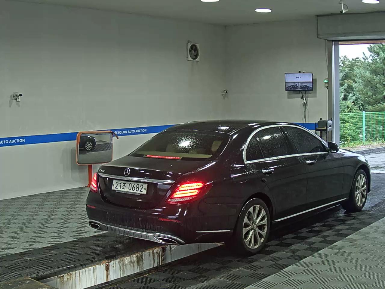 مرسيدس بنز E Class (5Th Gen) E300 إكسكلوسيف 2017 إكسكلوسيف
