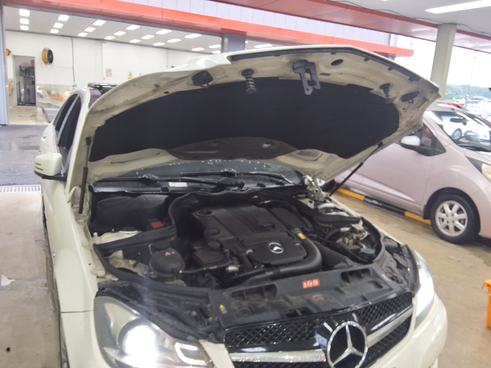 مرسيدس بنز C Class (3Rd Gen) C200 Blue Efficiency Avantgarde 2012 C200
