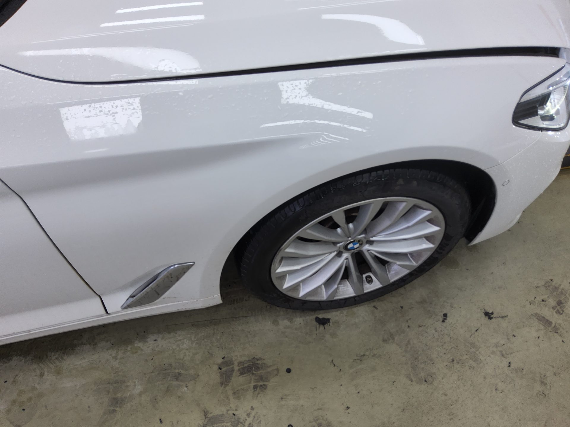 بي إم دبليو 5 Series (7Th Gen) 520D لكجري Line سبيشل 2018 فاخر LINE SPECIAL