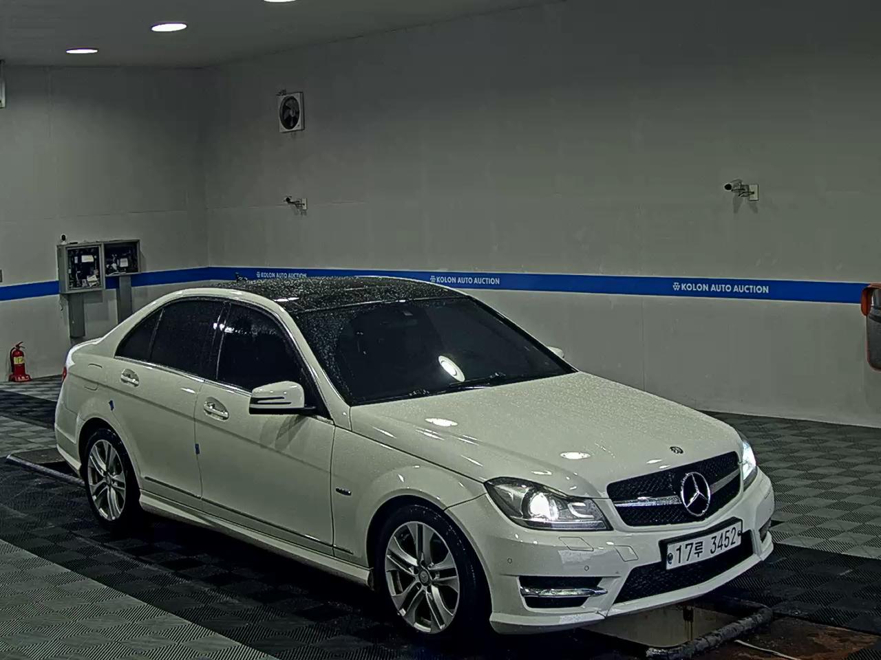 مرسيدس بنز C Class (3Rd Gen) C200 Blue Efficiency Avantgarde 2012 C200