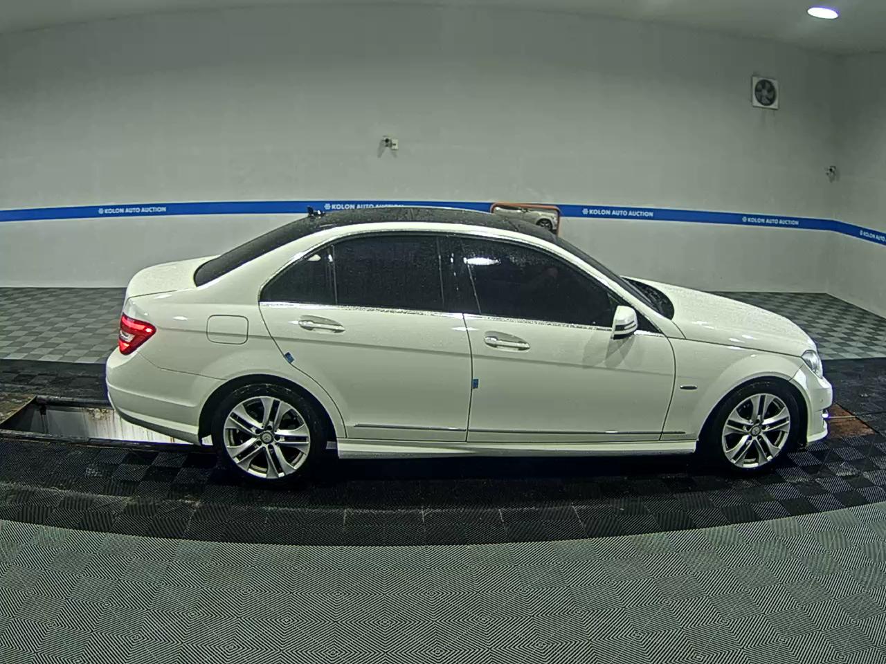 مرسيدس بنز C Class (3Rd Gen) C200 Blue Efficiency Avantgarde 2012 C200