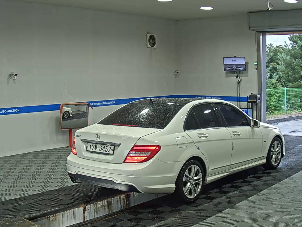مرسيدس بنز C Class (3Rd Gen) C200 Blue Efficiency Avantgarde 2012 C200