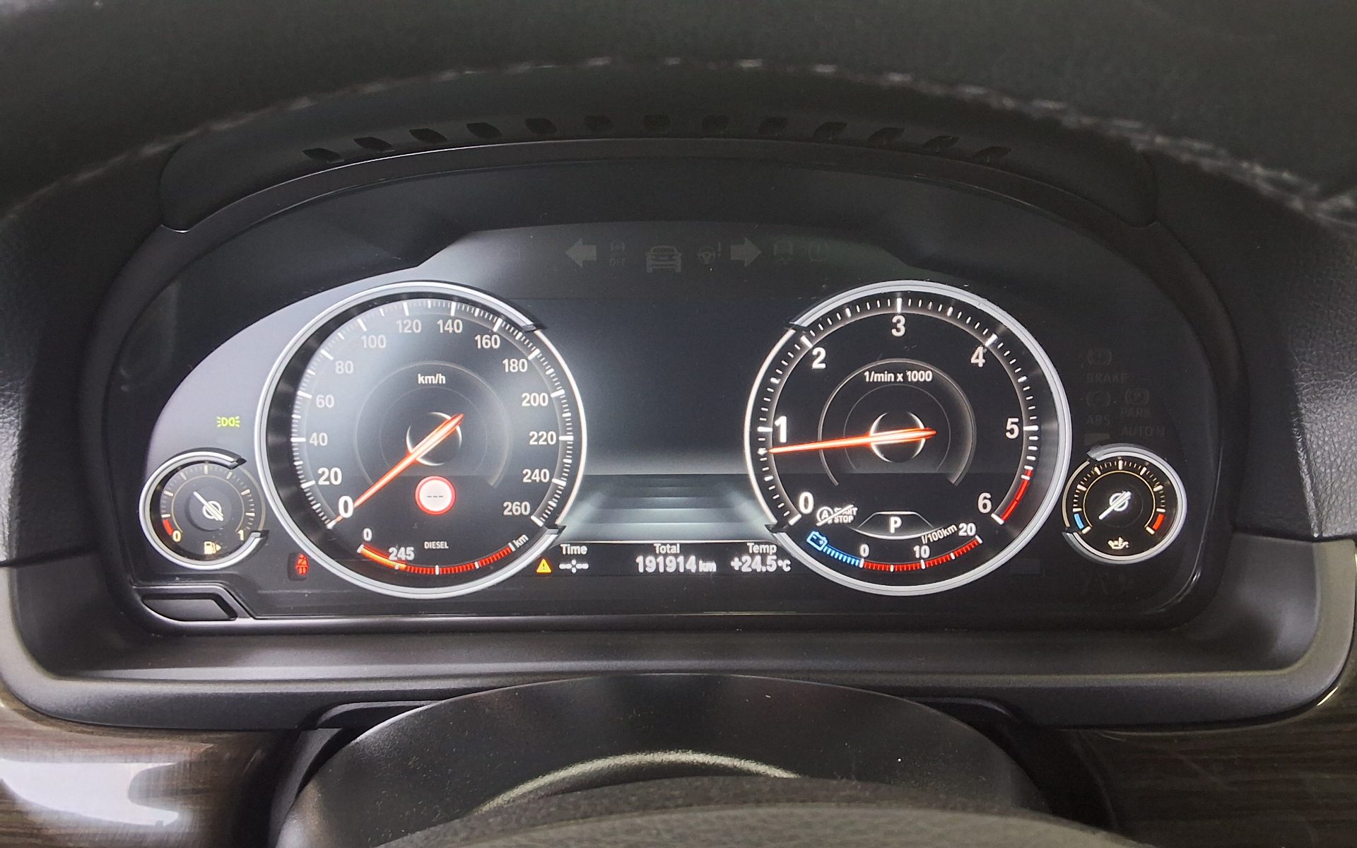 بي إم دبليو 5 Series (6Th Gen) 520D لكجري Line بلس 2016 فاخر LINE PLUS