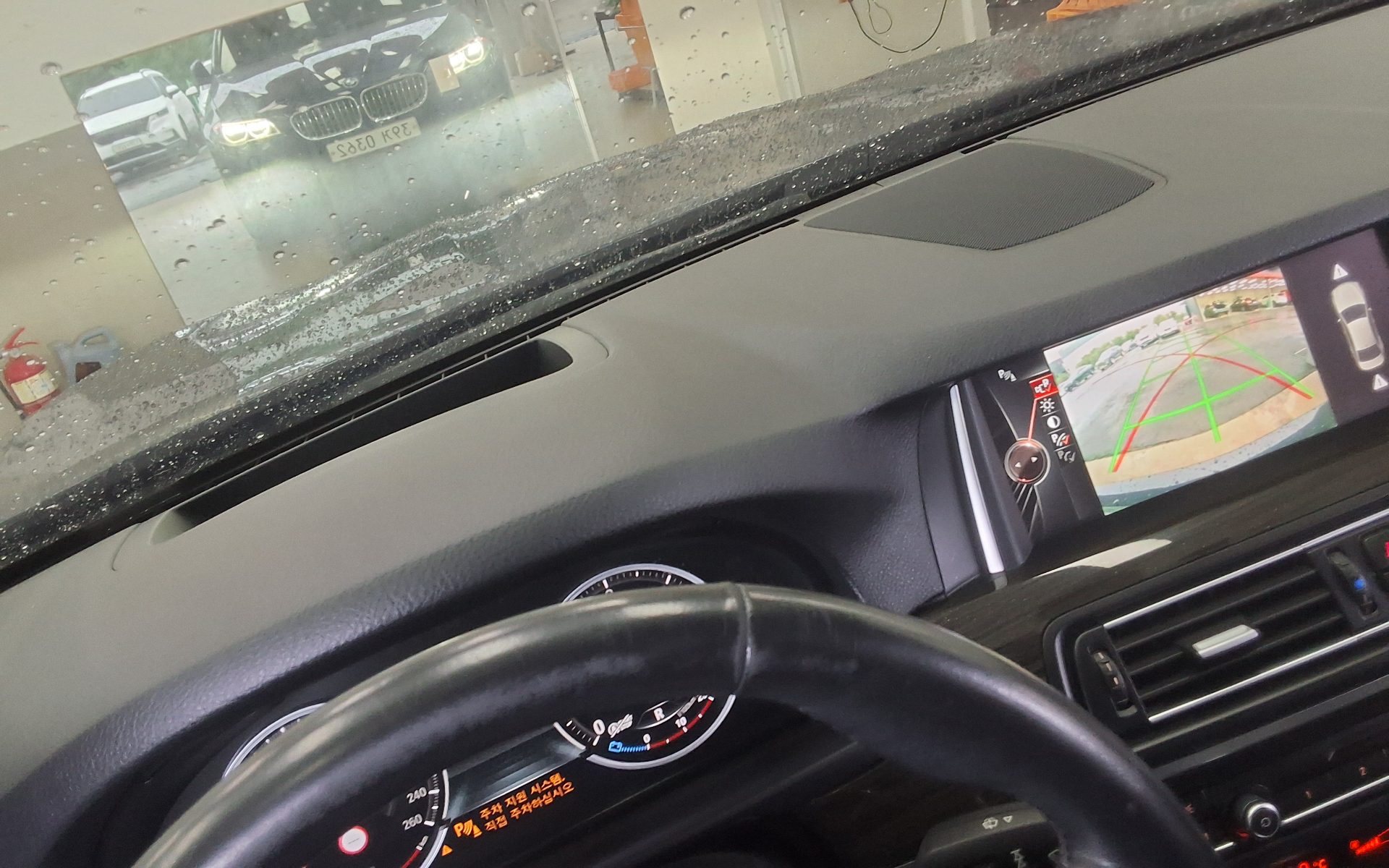 بي إم دبليو 5 Series (6Th Gen) 520D لكجري Line بلس 2016 فاخر LINE PLUS
