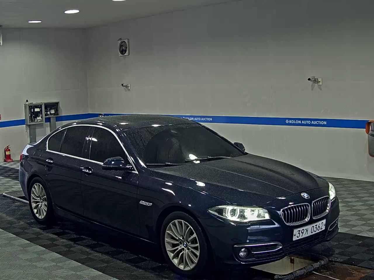 بي إم دبليو 5 Series (6Th Gen) 520D لكجري Line بلس 2016 فاخر LINE PLUS