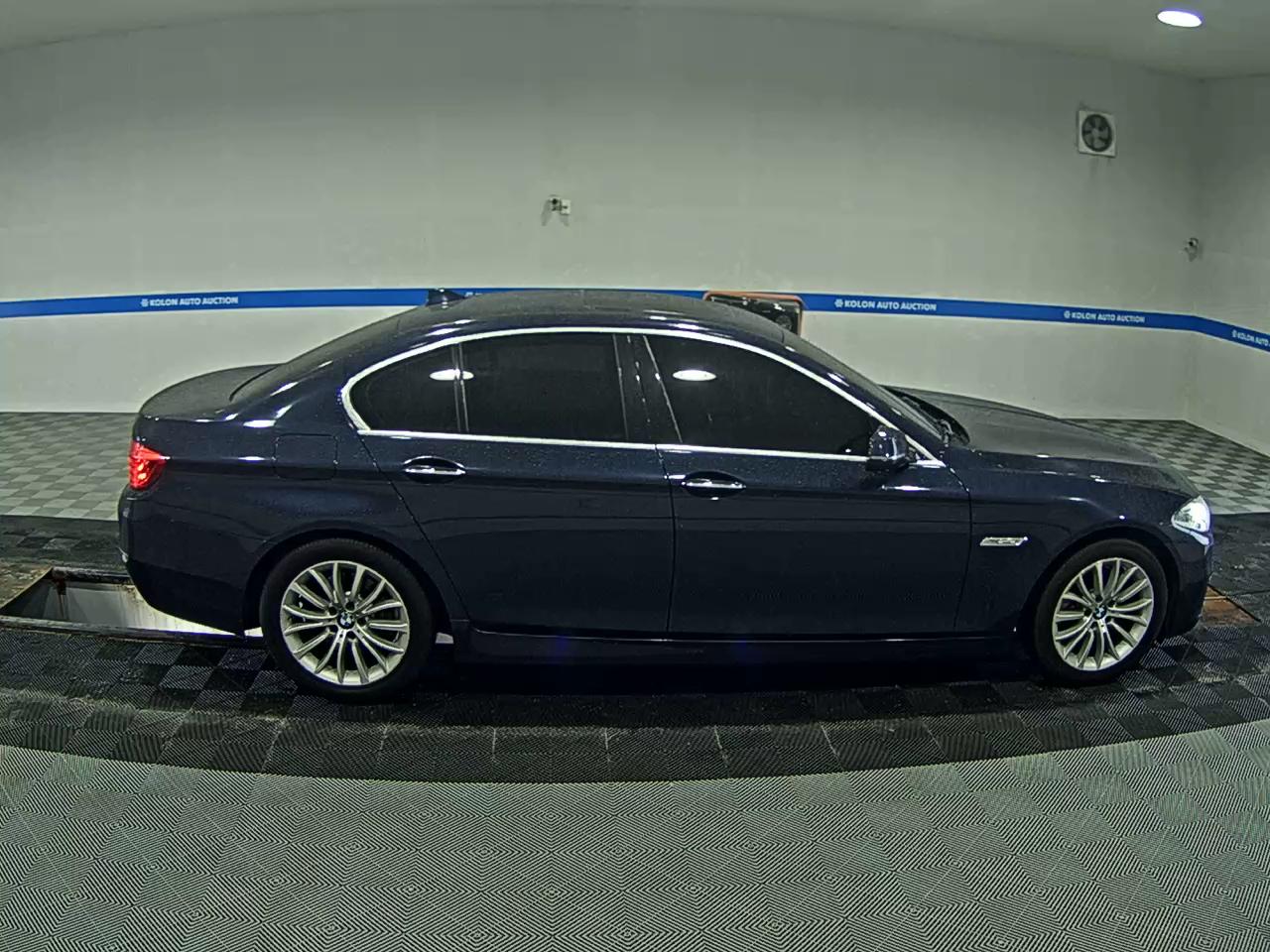 بي إم دبليو 5 Series (6Th Gen) 520D لكجري Line بلس 2016 فاخر LINE PLUS