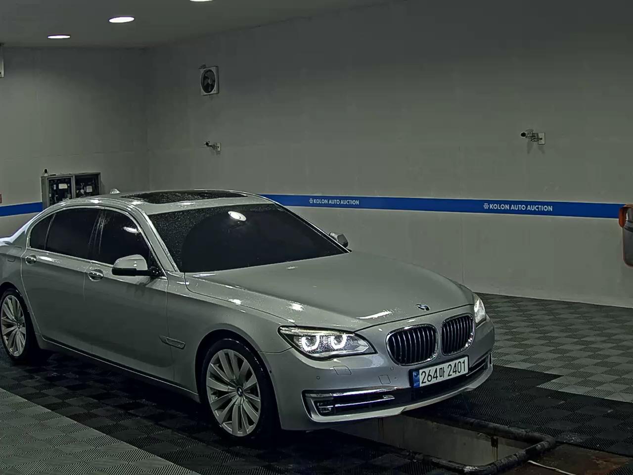 بي إم دبليو 7 Series (5Th Gen) 750Li إكس درايف Individual 2015 750Li