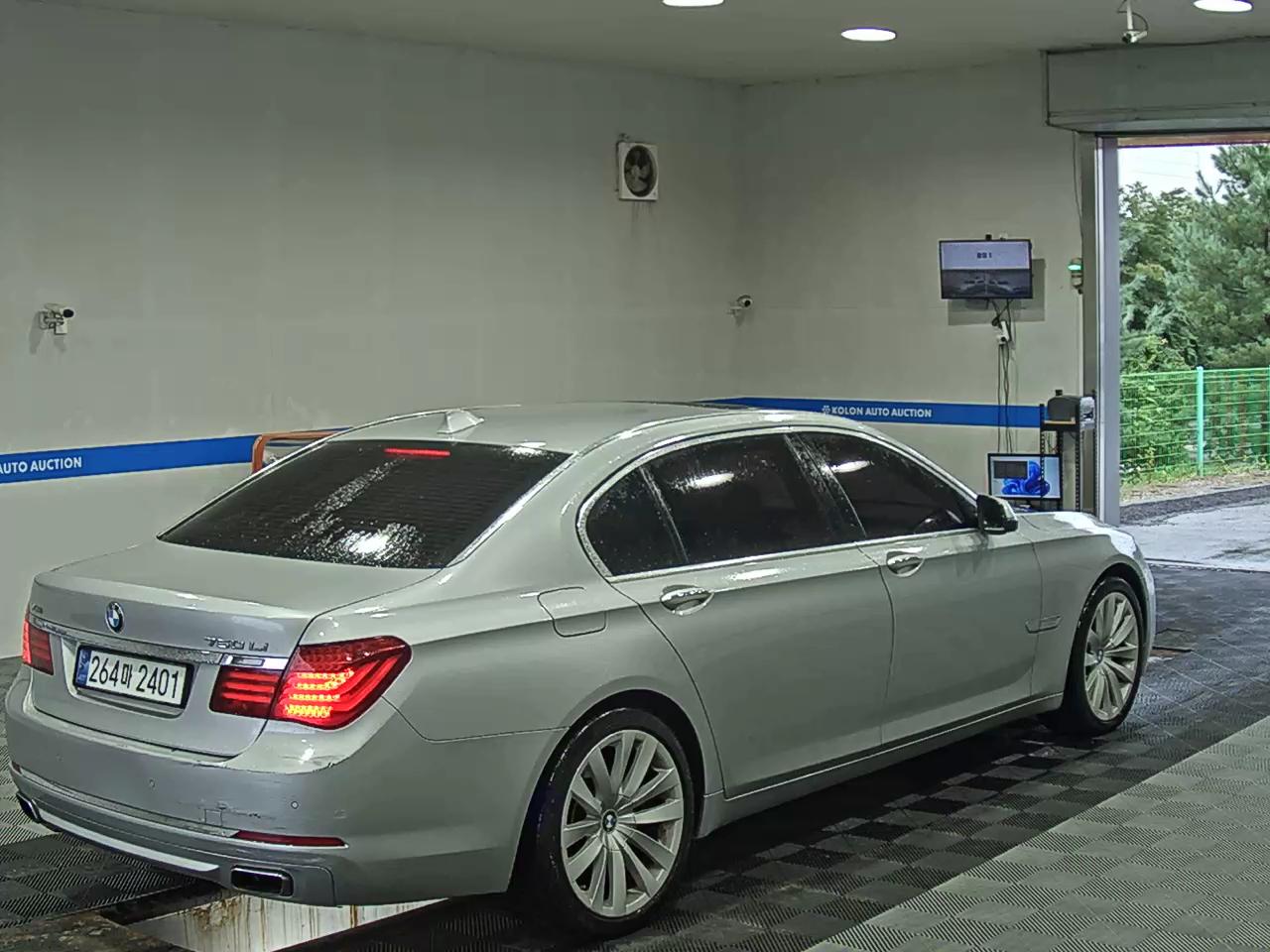 بي إم دبليو 7 Series (5Th Gen) 750Li إكس درايف Individual 2015 750Li