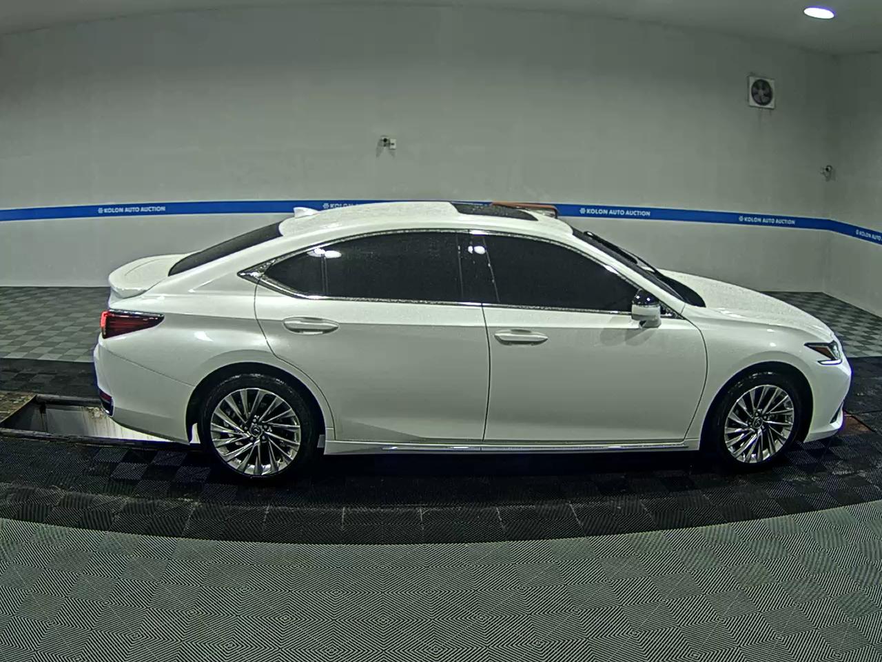 لكزس إي إس (7Th Gen) 300H Supreme 2026 300h