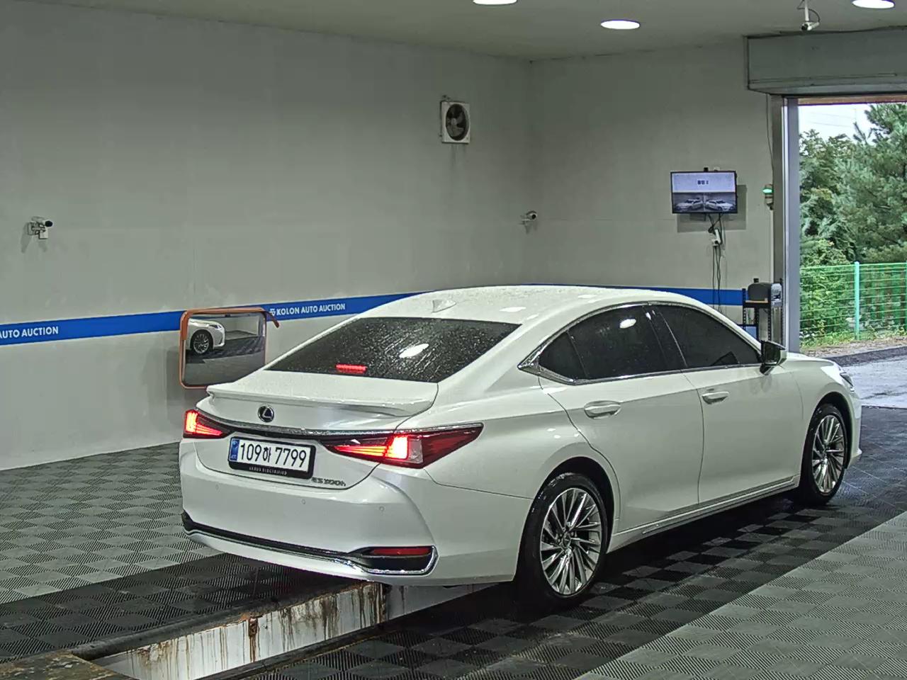 لكزس إي إس (7Th Gen) 300H Supreme 2026 300h